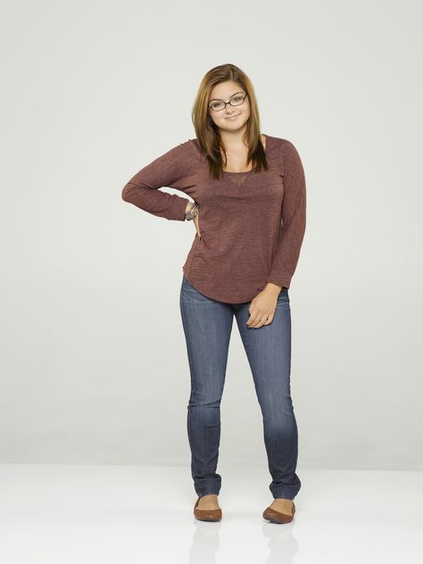 Season 5 Alex Dunphy (Ariel Winter) Alex Dunphy Outfits, Alex Dunphy, Ariel Winter Style, Arial Winter, Alex Winter, Promotional Photos, Ariel Winter, Girls With Glasses, Woman Crush