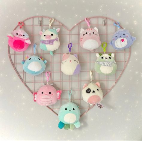 Squish Mallow Storage, Squishmallows Decor, Squishmallow Clip Display, Squishmallow Tag Display, Squishy Birthday Party Ideas, Squishmallows Aesthetic, Keychain Squishmallow, Squishmallow Party, 10 Birthday Cake