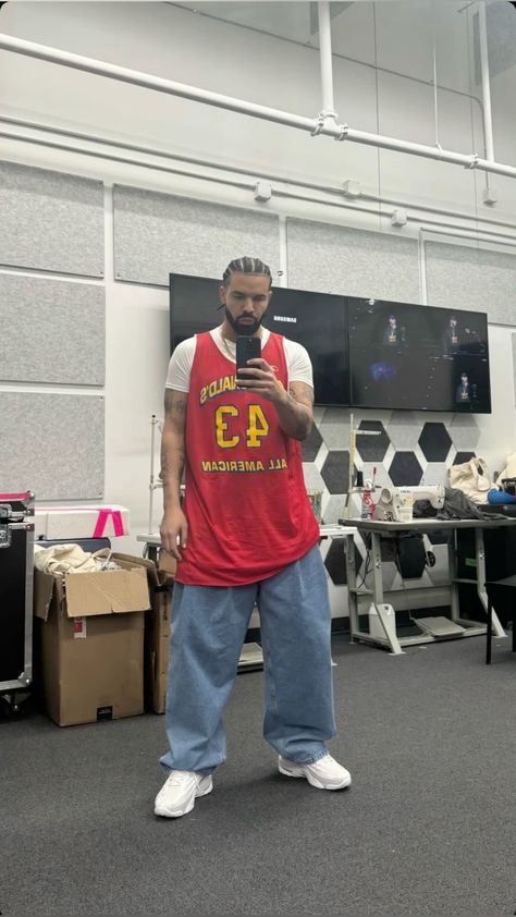 Drake Mirror Selfie, Drake Outfit, Drake Fashion, Drake Clothing, Drake Photos, Drake Drizzy, Drake Graham, Aubrey Drake, Streetwear Inspo