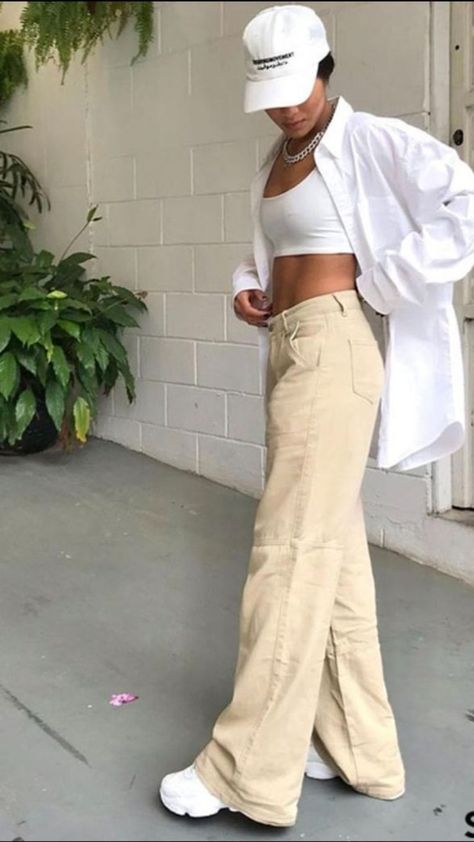 Beige Jeans Outfit, Cream Pants Outfit, Beige Pants Outfit, Baggy Pants Outfit, Jean Beige, Loose Pants Outfit, Flare Jeans Outfit, Outfits Con Jeans, White Shirt Outfits