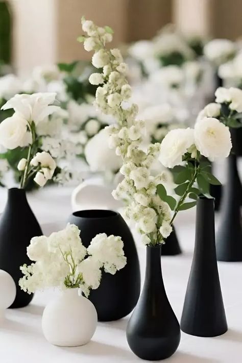 18 Stunning Black and White Wedding Centerpieces For Harmonious Hues - Prairie Hive Modern Black And White Wedding Florals, Cocktail Table Ideas Wedding, Black Vases For Centerpieces, Simple Black And White Centerpieces, Black And White Party Table Decor, Black And White Wedding Simple, Black And White Garden Party, Black And White Event Decor, Black And White Wedding Centerpieces