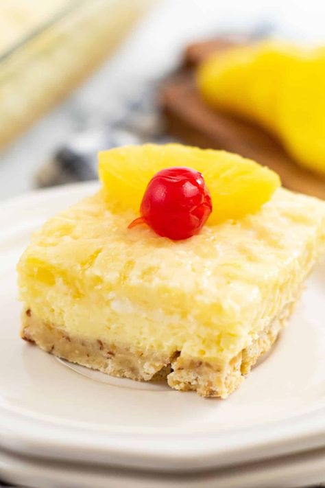 Pineapple Cheesecake Squares Pineapple Cheesecake Bars, Cheesecake Square, Woolworth Cheesecake Recipe, Pineapple Topping, Woolworth Cheesecake, Cafe Desserts, Cook Desserts, Pineapple Cream Cheese, Pineapple Cheese