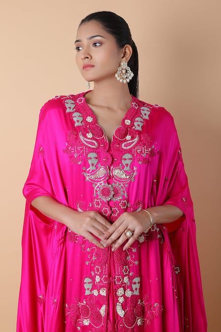 Buy Pink Embroidered Floral Deep V Neck Top And Skirt Set For Women by Anamika Khanna Online at Aza Fashions. Bollywood Style Embroidered V-neck Set, Embroidered Bollywood V-neck Set, Festive V-neck Kaftan With Floral Embroidery, Embroidered V-neck Summer Kaftan, Pink Embroidered V-neck Kaftan, Anamika Khanna, Beautiful Dress Designs, Embroidery Suits, Sequins Embroidery