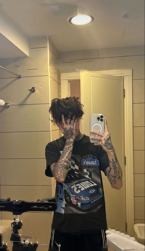 Tattoo Boy Aesthetic, Grunge Guy Aesthetic, Misha Lare, Grunge Guy, Welcome To Instagram, Tattoed Guys, Guys With Black Hair, Punk 57, Punk Boy