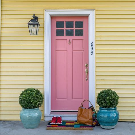 Front Door Color For Yellow House 💛💛💛 Yellow House Curb Appeal, Pink House Exterior, Yellow House Exterior, Front Door Color, House Remodeling, Yellow Doors, Yellow House, Pink Door, Yellow Houses