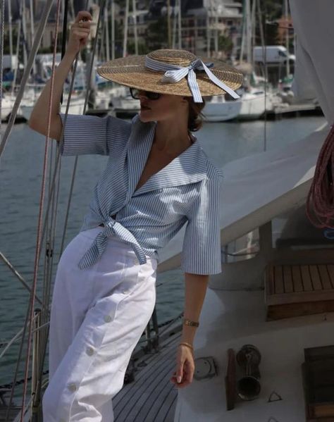 Bianca’s Lifestyle Classy Boating Outfit, Nautical Chic Outfit, Marthas Vineyard Summer Outfits, St John Outfits, Mode Operandi, Amalfi Style, Boat Party Outfit, Boat Outfit, Yacht Outfit