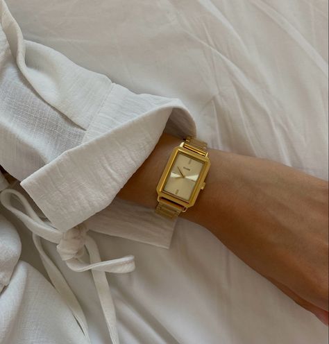 Gold Watch Aesthetic, Day Summer Outfit, Watch Aesthetic, Summer Details, Look Summer, Aesthetic Feed, Cluse Watch, The South, Summer Days