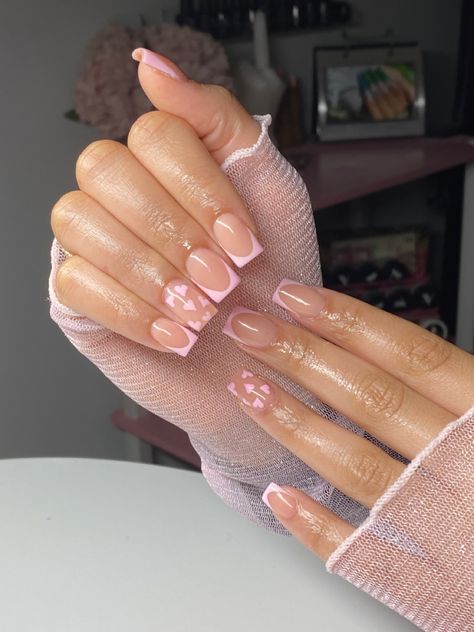 Cute Small Acrylic Nails Square, Summer Acrylic Short Nails, Spring Simple Nails Acrylic, French Tip Nail Designs 2023, Nail Ideas For Short Square Nails, Arcrliyic Nails Short, Shorts Acrylic Nails Square, Cute Short Tapered Square Nails, Pick French Tip Nails