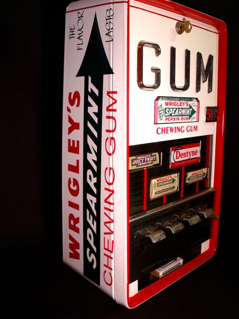 Vtg Wrigley's Gum Vending Machine Coin Op Vendor Store Display Dispenser Sign Vendor Machine, Vending Machines In Japan, Vending Machine Design, Coin Op Machine, Spearmint Gum, Snack Machine, Soda Machines, Coin Operated, Vending Machines