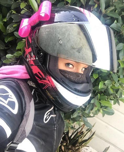 Helmet Bow by LuckyYogi via Mrs CBR Feminine Motorcycle Helmet, Feminine Motorcycle, Motorcycles For Women, Badass Motorcycle Helmets, Suit Motorcycle, Motorbikes Women, Ducati Monster Custom, Pink Helmet, Moto Girl