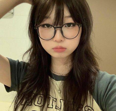 Feminine Glasses, Asian Glasses, Bangs And Glasses, Glasses For Round Faces, Cute Glasses Frames, Girl With Glasses, Glasses Inspiration, Hairstyles With Glasses, Cute Glasses