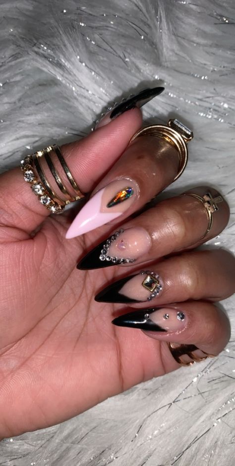 Stiletto Pink Nails, Short Black Nails Stilleto, Short Stilleto Nails Black French Tip, Stilleto Black French Tip Nails, Black Glitter Nails Stilleto, Stelito Nails, Stilleto Nails Pink And Black, Pink Stiletto Nails, Black Stiletto Nails