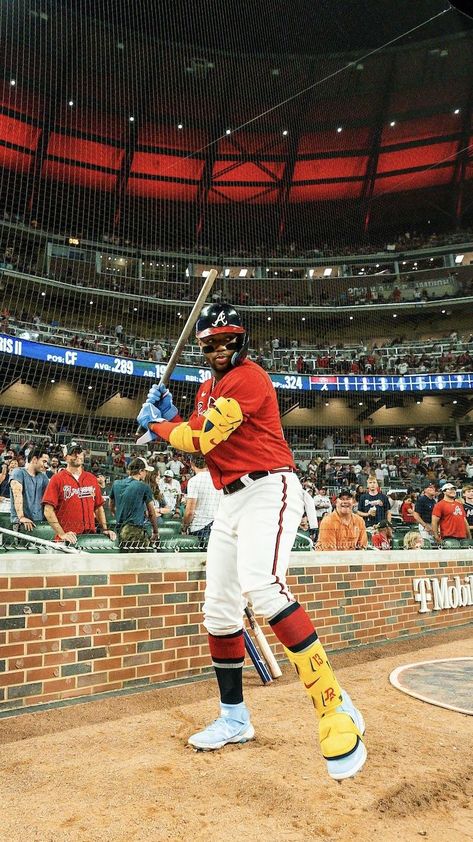 RF Ronald Acuña Jr. warms up in the on-deck circle. Cool Baseball Pictures, Ronald Acuna Jr Wallpaper Iphone, Ronald Acuna Jr Wallpaper, Black Baseball Players, College Baseball Wallpaper, Drippy Baseball Players, Atlanta Braves Tattoo, Mlb Players Wallpaper, Mlb Baseball Wallpaper