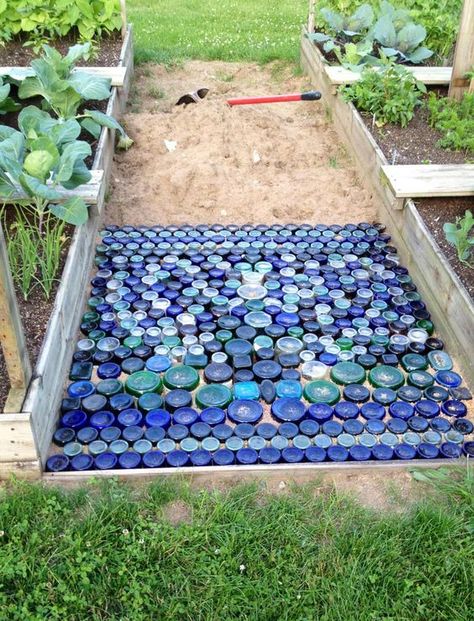 Diy Mosaic Garden, Walking Path, Bottle Garden, Earthship, Mosaic Garden, Garden Pathway, Stepping Stone, Solar Garden, Vegetable Gardening