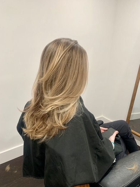 Level 7 Medium Blonde Hair, Hair With Dark And Light Highlights, Level 7 Hair With Highlights, Level 7 Hair Color With Highlights, Blonde Hair Foils, Foils Hair Blonde, Natural Level 7 Hair Color, Nordic Blonde Hair, Blonde Balayage Straight Hair