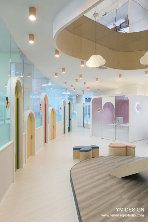 Pediatric Reception Desk, Pediatric Interior Design, Pediatric Exam Room, Interior Design Hospital, Design Clinic, Children Hospital Design, Children's Clinic, Kindergarten Interior, Healthcare Interior Design