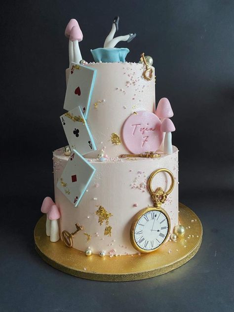 Alice In Wonderland Birthday Cake Simple, Diy Alice In Wonderland Cake, Alice In Wonderland Cake Simple, Alice In Wonderland Baby Shower Ideas, Wonderland Cake Ideas, Alice In Wonderland Cake Ideas, Alice In Wonderland Treats, Alice In Onederland Cake, Onederland Birthday Cake