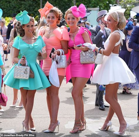 As colourful as a rainbow! Revellers wow in their very bright outfits at Royal Ascot... Ladies Day At The Races Outfit, Royal Ascot Fashion, Floral Summer Dresses, Royal Ascot Ladies Day, Ascot Outfits, Ascot Ladies Day, Mini Frock, Race Outfit, The Berkshire