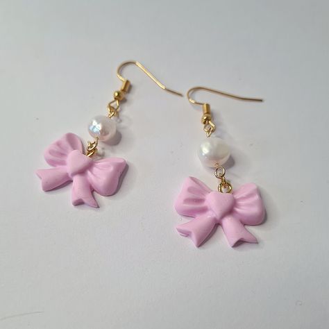 "These sweet dangle earrings make an amazing gift to yourself or a friend. The earrings are made out of polymer clay and feature a real pearl as well as stainless steel hooks. The earrings are 2.5cm/1\" wide and 4.5cm/1.75\" long including the hook. Measurements are subject to slight variations due to the hand made nature of the item." Cute Dangling Earrings, Clay Valentines Gifts, Kawaii Clay Earrings, Clay Charm Earrings, Polymer Clay Kawaii Earrings, Clay Bow Earrings, Earrings Clay, Cute Polymer Clay Earrings, Clay Accessories