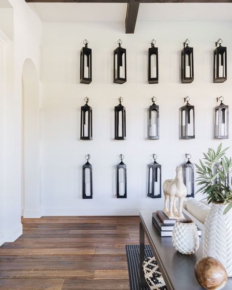 A lantern wall is the new gallery wall 😉 When working with such high ceilings in our Scottsdale project, we knew we had to design a rather… Lantern Decor Living, Neutral Hallway, Living Room Neutral, Bria Hammel, Room Neutral, Accent Walls In Living Room, Wall Lanterns, Lantern Wall, Trendy Living Rooms