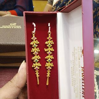 #matilu Gold Buttalu, Temple Jewellery Earrings, Mang Tikka, Wedding Jewelry Sets Bridal Jewellery, Gold Tops, Gold Jhumka Earrings, Gold Jewels Design, Gold Jewelry Outfits, New Gold Jewellery Designs