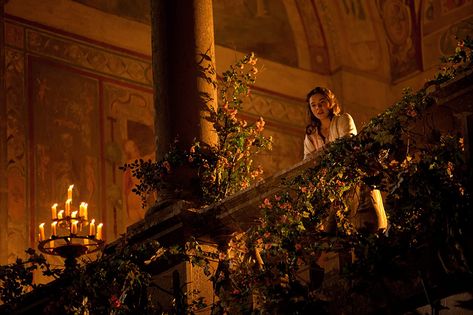 Romeo And Juliet Balcony, Romeo + Juliet Aesthetic, Romeo Ve Juliet, Juliet Capulet, Royalty Core, Juliet Balcony, Prison Break, Princess Aesthetic, Hailee Steinfeld