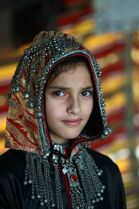 Yemeni Beauty | ©unknown Yemen Beauty, Head Dress, We Are The World, Folk Costume, People Of The World, World Cultures, Yemen, Minsk, Interesting Faces