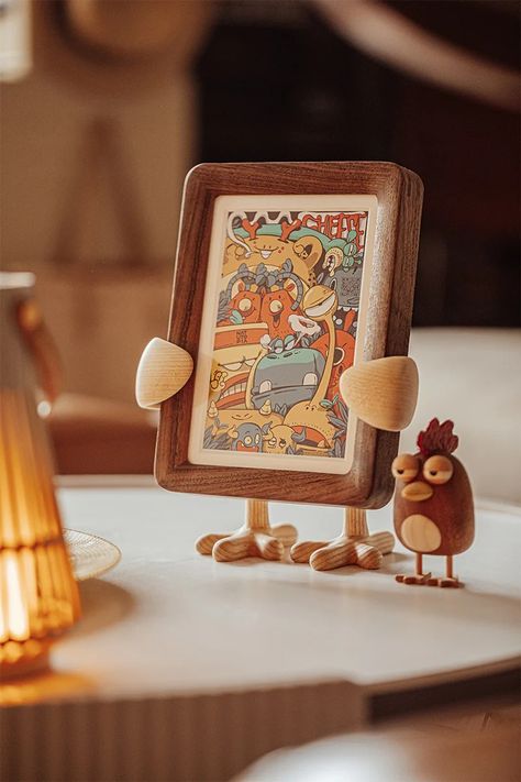 Wood Photo Frame Design, Decorative Ornaments, Bird Figurines, Creative Decoration, Photo Frame Design, Wood Photo Frame, Wooden Photo Frames, Wood Photo, Decoration Photo