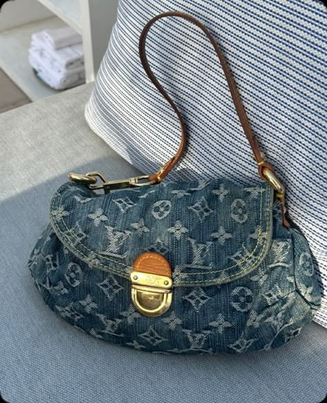 Bag Wishlist, Sac Tote Bag, Sac Louis Vuitton, Vintage Designer Bags, Luxury Bags Collection, Handbag Essentials, Girly Bags, Fancy Bags, Bags Aesthetic