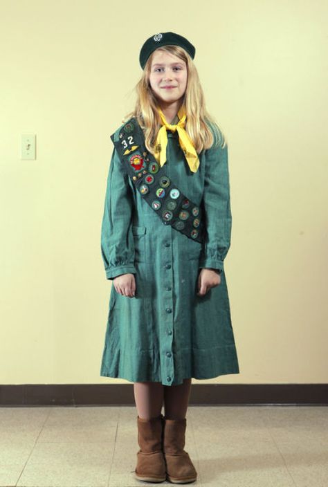 Designed by Mainbocher (a popular haute couture American label at the time), this Junior Scouts outfit was mostly worn loose-fitting, except that older Scouts were encouraged to cinch the waist with a belt. Girl Scout Outfit, Scout Outfit, Girl Scout Costume, Girl Scouts History, Iconic Girl, Girl Scout Uniform, Camping Site, Scout Uniform, Creeper Minecraft