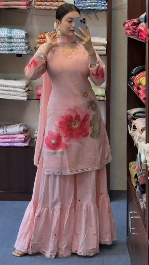 Stylish Kurtis Design, Desi Fashion Casual, Pakistani Fancy Dresses, Salwar Kamiz, Indian Dresses Traditional, Dress Design Patterns, Dad Sneakers, Simple Pakistani Dresses, Designer Dresses Casual