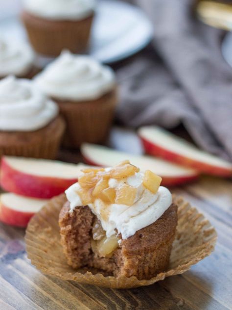 Cinnamon Spice Hard Cider Cupcakes with Whiskey Caramel Apples and Buttercream | Veggie and the Beast We bet these would be great with #Cinnful! #recipe Whiskey Butter, Whiskey Caramel, Cupcakes With Caramel, Cinnamon Cupcakes, Apple Whiskey, Boozy Cupcakes, Dark Brown Sugar, Boozy Desserts, Sugar Sugar