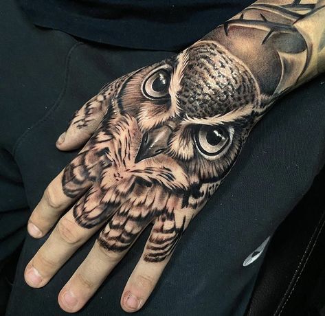 Owl Tattoo Men, Herren Hand Tattoos, Full Hand Tattoo, Chest Design, Forearm Sleeve, Hand Tats, Owl Tattoo Design, Half Sleeve Tattoos For Guys, Fashionable Men