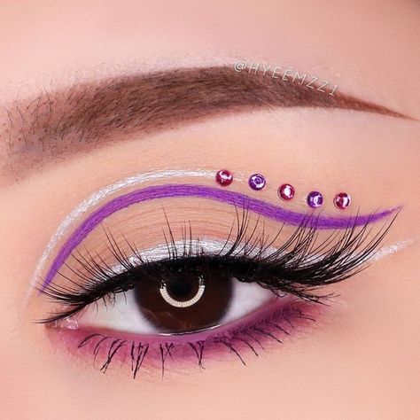 Gem Makeup, Makeup Ojos, Eyeliner Designs, Party Make-up, Cute Eye Makeup, Graphic Makeup, Rave Makeup, Eye Makeup Pictures, Unique Makeup