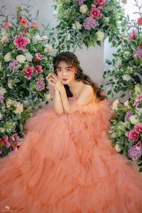 Prewed Korea, Flower Photoshoot Editorial, Pre Debut Photoshoot, Women Hair Styles, Summer Dresses Diy, Fairytale Photoshoot, Debut Photoshoot, Fairy Photoshoot, Beautiful Photoshoot Ideas