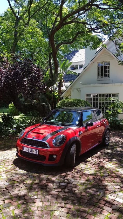 Red Mini Cooper Aesthetic, Red Mini Cooper, Mini Cooper Models, Country Man, Mini Cabrio, Mini Coopers, Car Goals, Car Mods, Classy Cars