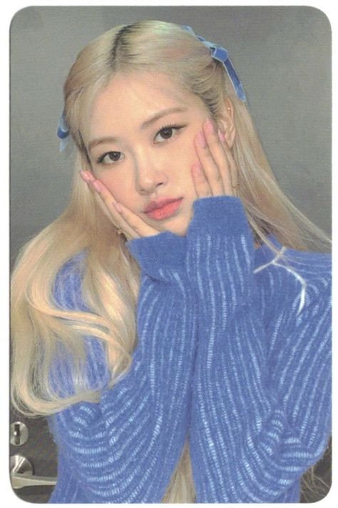 ROSÉ R KTOWN4U PHOTOCARD SCAN Card Rosé, Rose Photocard, Rose Pc, Black Pink Cute, Card Blackpink, Blackpink Photocards, Foodie Filter, Rose Black Pink, Photocards Kpop