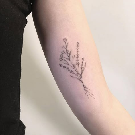 Baby's breath and lavender tattoo in fine line Flower Bouquet Tattoos, Baby Breath Tattoo, Bouquet Tattoos, Breath Tattoo, Arrow Tattoos For Women, Korean Tattoo Artist, Best Tattoo Ever, Lavender Tattoo, Bouquet Tattoo