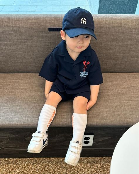 Levi Outfits, Summer Boy Outfits, Korean Baby Boy, Kids Street Style, Korean Baby, Cute Babies Photography, Ulzzang Kids, Cute Asian Babies, Baby Ootd