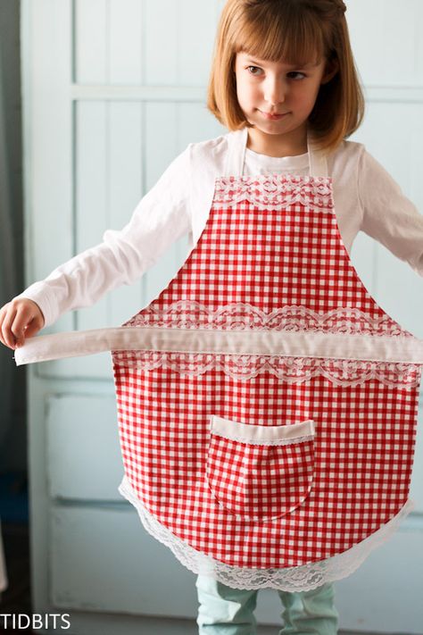 Child Apron Pattern, Apron Pattern Free, Diy Project Ideas, Apron Tutorial, Diy Apron, Farmhouse Apron, Wrap Dress Pattern, Apron Pattern, Girl Apron