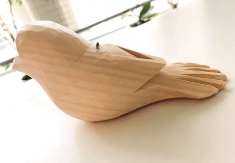 10 Best Whittling Ideas for Beginners - Easy Fun Projects! Whittling Ideas, Wooden Birds, Whittling Projects, Carved Wooden Birds, Wood Carving For Beginners, Bird Carving, Paper Mache Art, Wood Carving Designs, Wooden Figurines