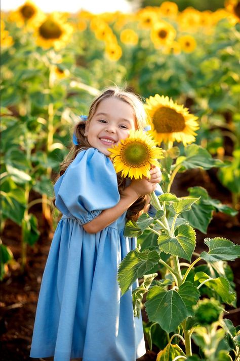 Sunflower Mini Session, Sunflower Field Photography, Sunflower Field Pictures, Magical Childhood, Cultural Background, Toddler Photoshoot, Sunflower Photography, Sunflower Photo, Spring Photoshoot