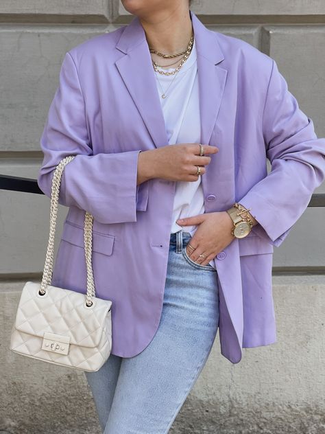 Outfit Inspiration ✨ Light Purple Jacket Outfit, Light Purple Blazer Outfit, Lilac Jacket Outfit, Lilac Blazer Outfit, Purple Bags Outfit, Purple Jacket Outfit, Purple Blazer Outfit, Slacks Outfit, Lilac Blazer