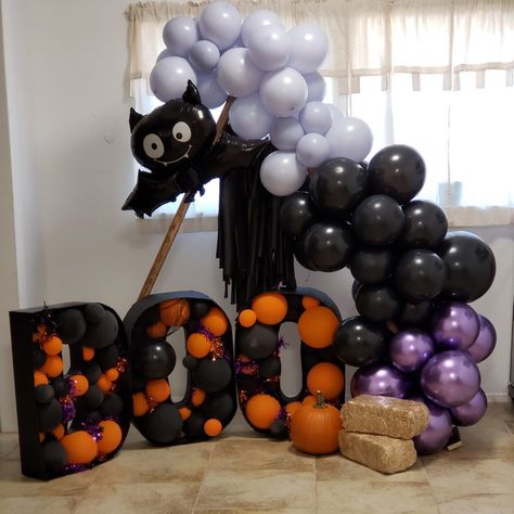 Halloween Balloon Mosaic, Halloween Balloon Ideas, Halloween Backdrop Ideas, Halloween Balloons Decorations, Alice Halloween, Halloween Bridal Showers, Creative Halloween Costumes Diy, Halloween 1st Birthdays, Halloween Balloon