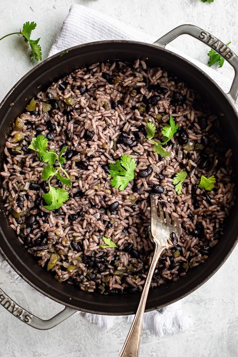 Cuban Moro Rice Recipe, Arroz Moro Recipe, Black Beans And Rice, Cooking Dried Beans, Rice And Beans, How To Cook Beans, Plantains Fried, American Dishes, One Pot Dishes