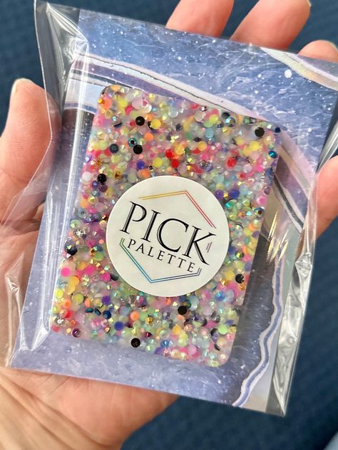 The Pick Palette™ silicone picking pad is a fun and calming way to satisfy your urge to pick, peel and dig at things. The pad is 2x4 inches (perfect for the palm of your hand!) and is around a half of an inch thick. The strong medical grade silicone has absolutely NO SMELL!! and comes packed with tons of tiny beads and texture pieces to pick and dig out- a wonderful alternative to picking at skin!  This listing is for 1 silicone picking pad ⚠️ WARNING ⚠️ This product contains choking hazards. No Diy Picking Fidget, Diy Picking Pad, Picking At Skin, Diy Fidgets, Fidgets Diy, Friend Presents, Picky Pad, Glitter Stockings, Fidget Tools