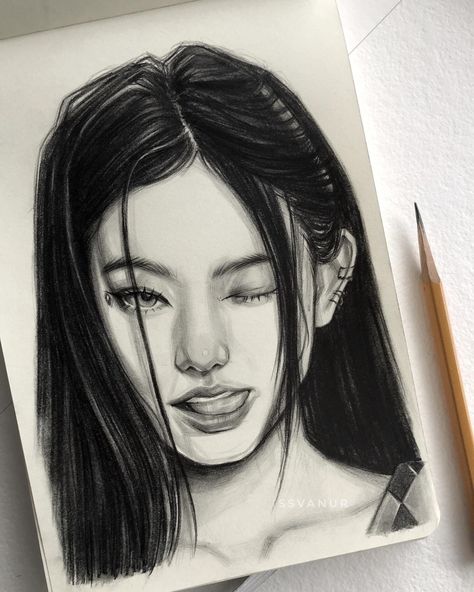 Haerin Drawing Sketch, Drawing Inspo Colored Pencil, Kpop Sketch Pencil Easy, New Jeans Drawing Kpop, Anime Pencil Sketches, Haerin Drawing, New Jeans Drawing, Pencil Art Drawings Realistic, Amazing Pencil Drawings