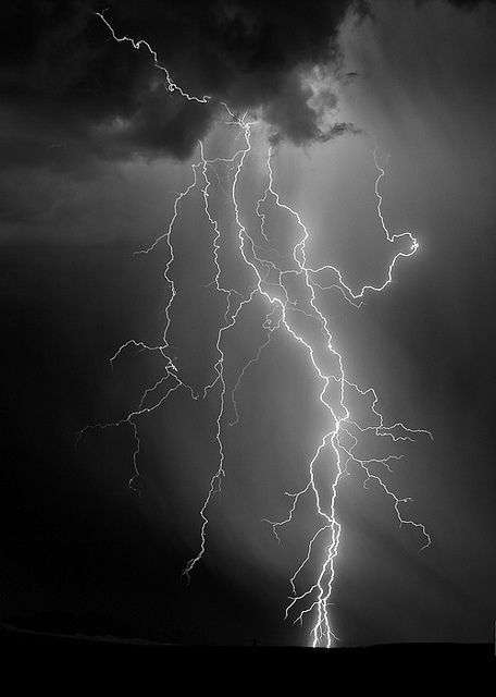 Lightning Photos, Lighting Storms, Lightning Photography, Black And White Landscape, Thunder And Lightning, Lightning Storm, Black Lightning, Lightning Strikes, Black And White Aesthetic