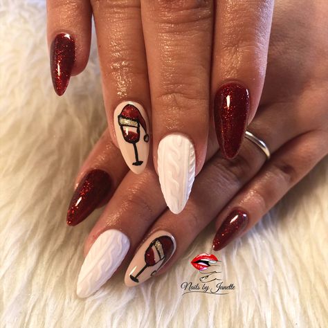 Wine Glass Nails Designs, Wine Christmas Nails, Santa Hat Nails, Coffin Nails Designs Summer, Wine Nails, Holiday Nails Christmas, Red Christmas Nails, Holiday Wine, Gel Nail Design