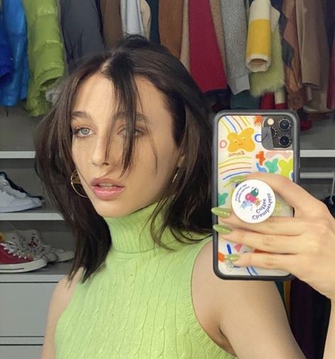 @emmachambie Finally went brunette! Emma chamberlain #emma #emmachamberlain #chamberlain #emmachambie #fashion #emmafashion #emmachamberlainfashion #hairstyles Short Dark Brown Hair, Emma Chamberlain, Cut My Hair, Dark Brown Hair, Aesthetic Hair, Dark Hair, Hair Goals, Hair Looks, New Hair